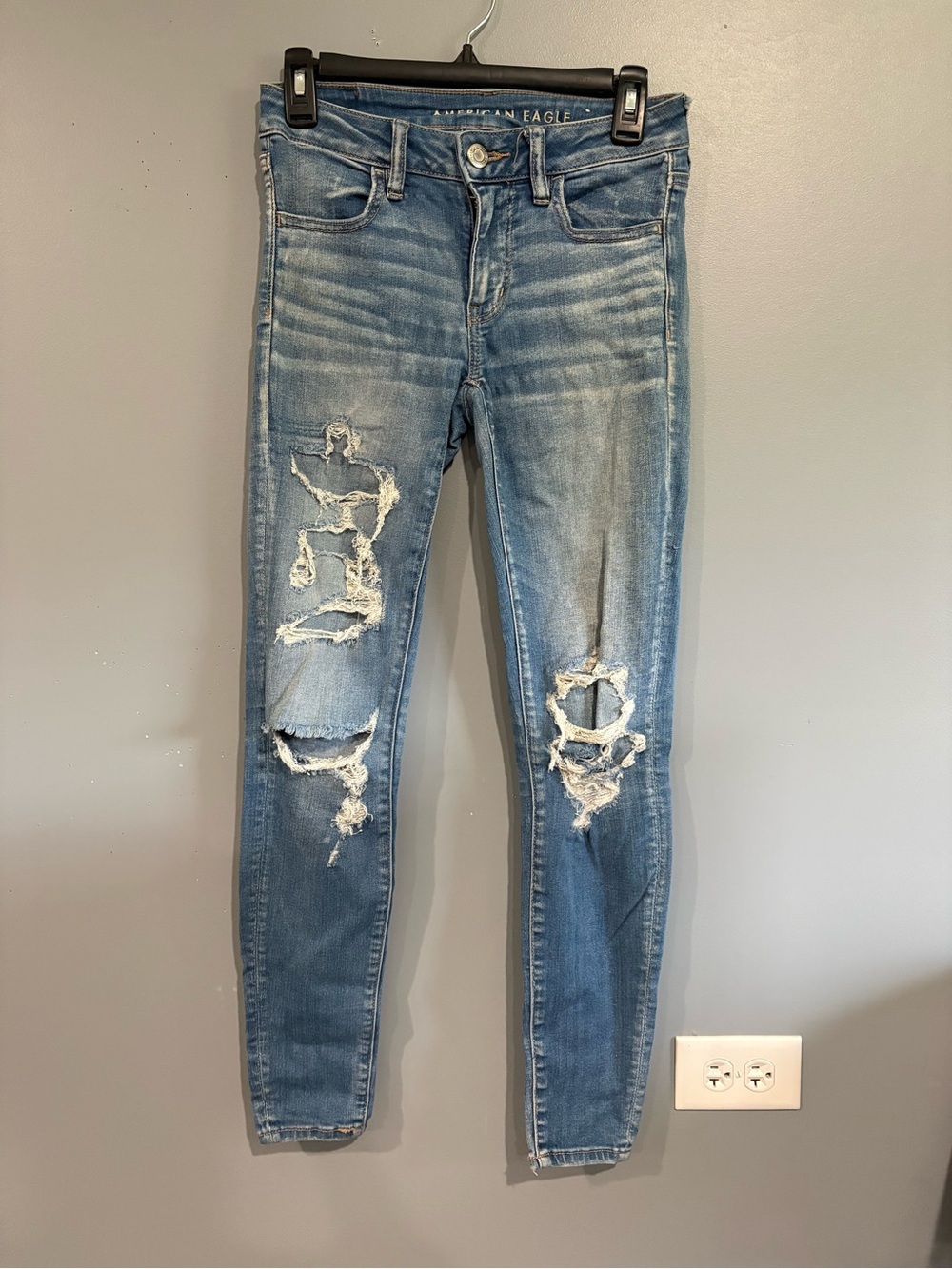 American Eagle Outfitters Blue Distressed Women’s Skinny Jeans Size 4